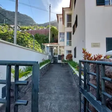 Barbara Daire Madalena do Mar